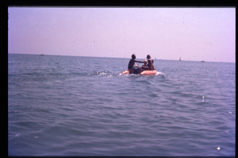 02.Bibione jul 1975 Brigitte,Marion,Peter.JPG